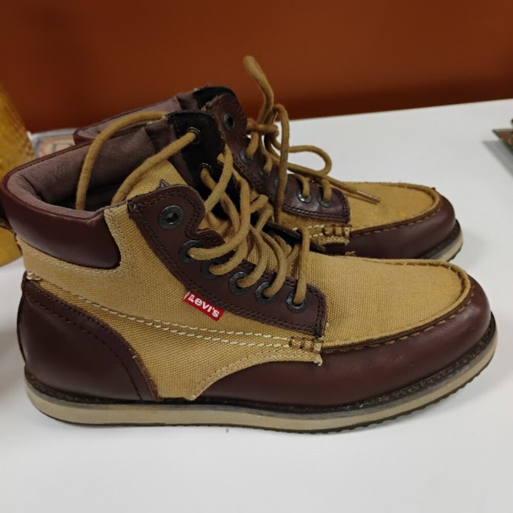 👞 Levi’s Men’s Lace-Up Boots – Size 8 – Leather Upper – Brown/Tan